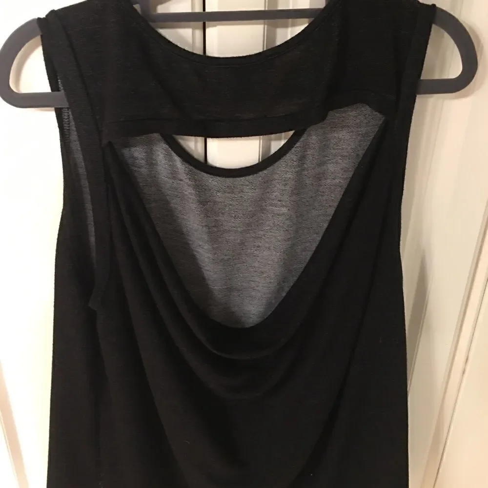 La Clef Open Back Keyhole Tank - Picture 2 of 15